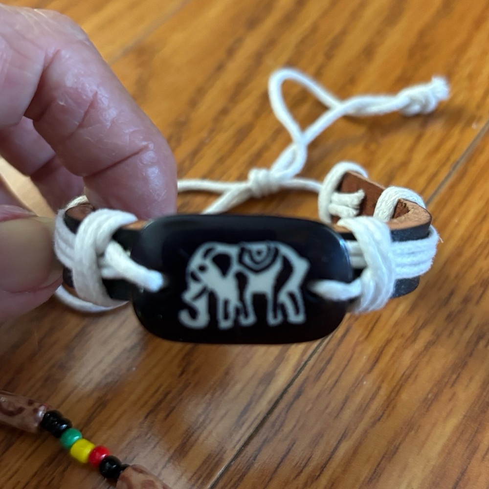 SET OF 4 * BARCELONA SOUVENIR UNISEX BRACELETS 🐘🖤💚💛❤️🐘 - Picture 5 of 6